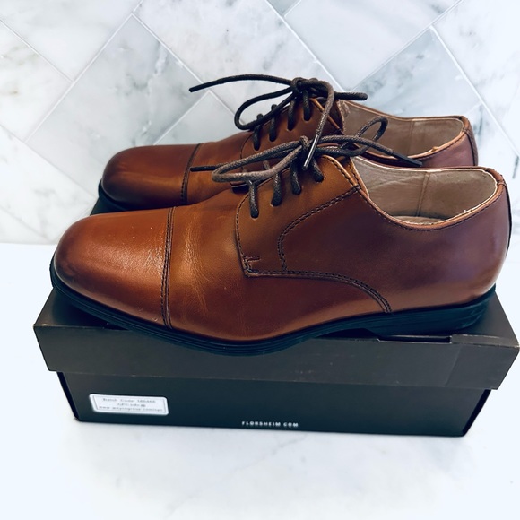 BOYS FLORSHEIM REVEAL CAP TOE DRESS SHOE (w/ bl reversible matching cognac belt) - Picture 8 of 9